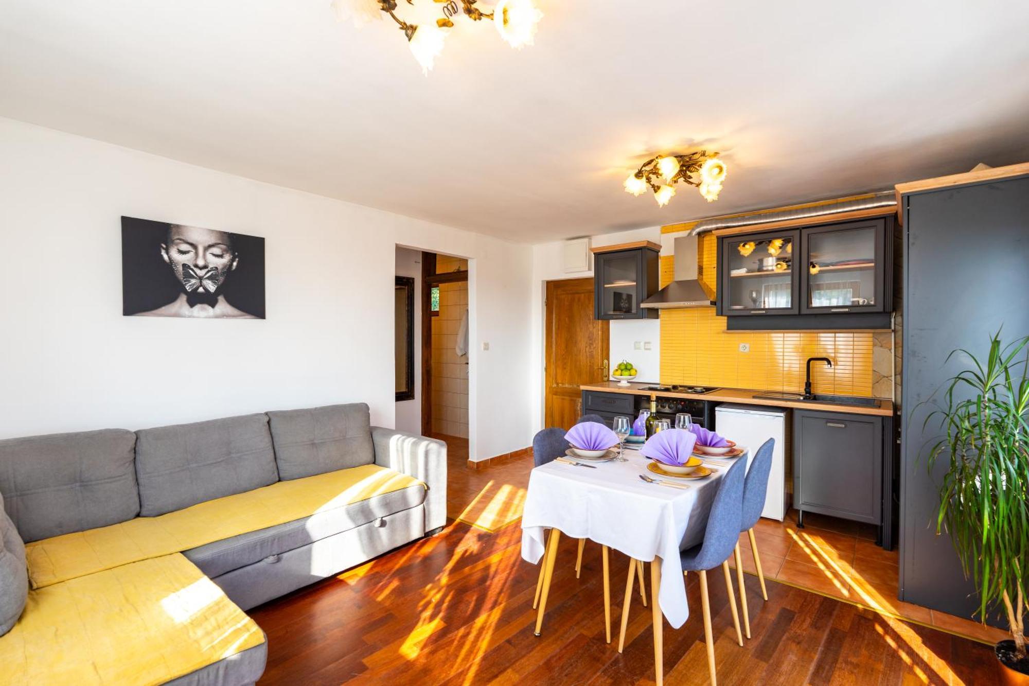 Villa Olive Garden House In Zrnovnica With A View & Bbq Esterno foto