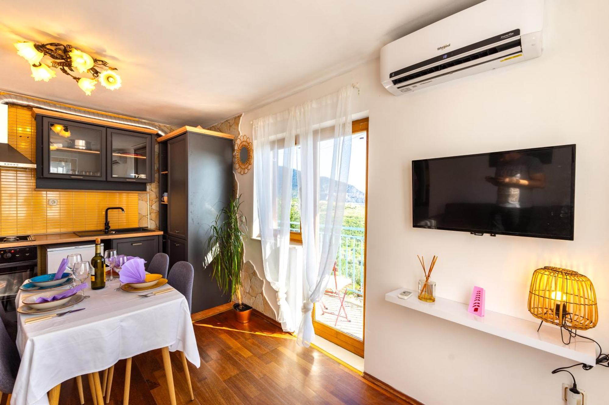 Villa Olive Garden House In Zrnovnica With A View & Bbq Esterno foto