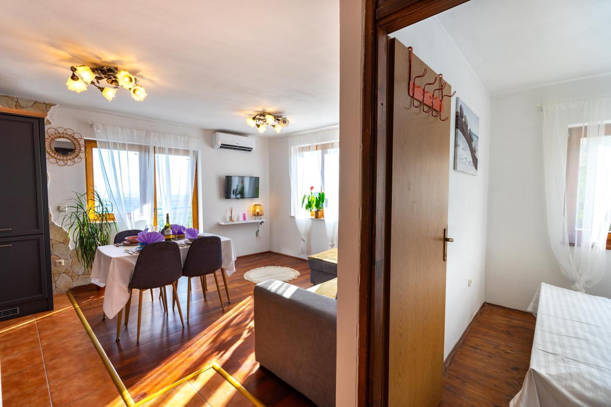 Villa Olive Garden House In Zrnovnica With A View & Bbq Esterno foto